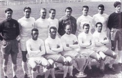 A korszak legnagyszerűbb klubcsapata 1960-ban ült fel a világ trónjára, amikor Puskás vezetésével a Real Madrid megnyerte a Vilgákupát.